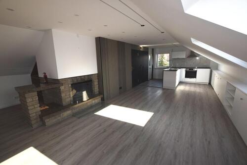 Foto - Großzügige und helle 2-ZW mit EBK, offenem Kamin und Balkon