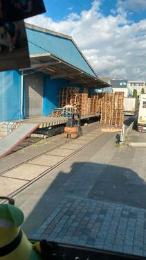Foto - Beheizbare Lagerhalle (600 m², 2 Etagen) mit Rampen & Aufzug