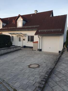 Foto - Schöne ruhige Doppelhaushälfte mit Einzelgarage und 2 Parkplätzen