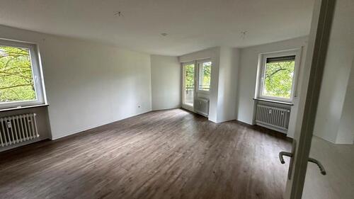 Foto - Weitläufige 4-Zimmer-Wohnung mit 2 Balkonen