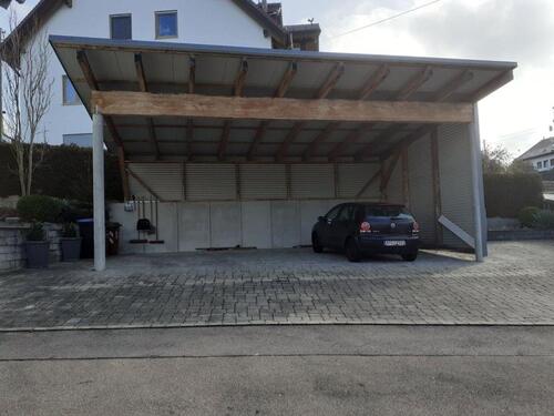 Foto - Stellplatz unter großem Carport