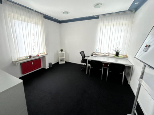 Foto - Helles 1-Zimmer Büro 17 M² – teilmöbliert – im Gewerbepark OB