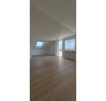 3-Zi-DG-Wohnung | saniert | EBK | Balkon | Toplage - Ditzingen