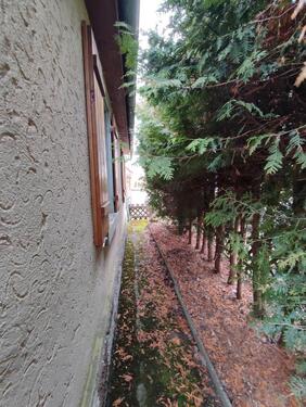 Foto - Sanierungsbedürftiges Haus mit großem Grundstück