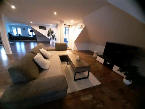 Foto - Voll möblierte, helle DG-Wohnung mit Dachterrasse A1 Anbindung