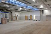 Foto - Gewerbehalle mit Büroeinheiten und Lagerfläche