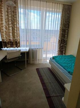 Foto - möblierte Zimmer mit Balkon - 560,00 EUR Kaltmiete,