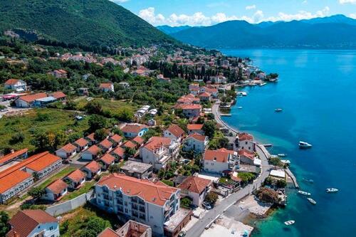 Foto - Exklusives Grundstück mit Meerblick in Baošići Montenegro