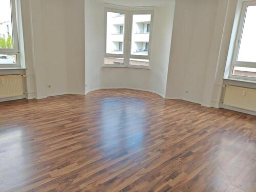 Foto - 3zw WOHNUNG GERÄUMIG HELL WANNEBAD KÜCHE GÄSTE WC BALKON ALLE ZIMMER TAGESLICHT AM SBUS BAHNHOF RÖDELHEIM REW EIFLER APOTHEKE BREITLACHERSTR 79