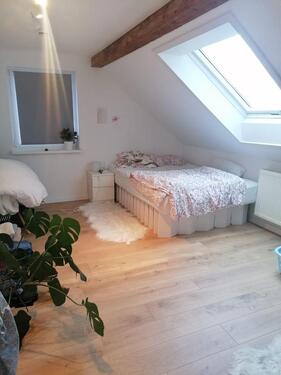 Foto - Wunderschöne 2 ZKB DG-Wohnung ab 01.12.25 zu vermieten