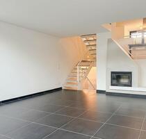 Wohnen im Split-Level-Stil mit besonderem Raumgefühl, Kamin und idyllischem Gartenteich - Meerbusch Necklenbroich