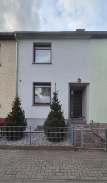 Foto - Provisionsfrei: Modernisiertes Reihenmittelhaus, zentral in WZ