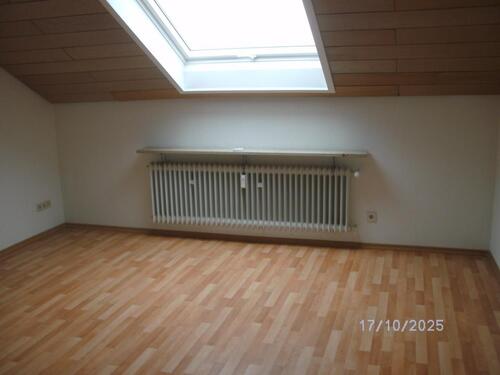 Foto - Ruhige 4-Zimmer-Dachgeschoß-Wohnung mit Balkon und Garage