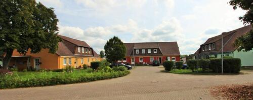 Foto - Helle renovierte 3-Raum-Wohnung mit Garten in ruhiger Wohnanlage