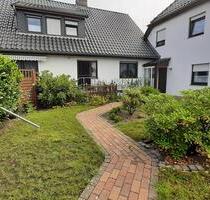 2 Familienhaus mit zusätzlichen Anbau, Garagen u. Nebengebäude - Neuenkirchen