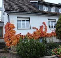Gepflegte, renovierte Doppelhaushäfte mit Einbauküche und Garten - Frankenblick