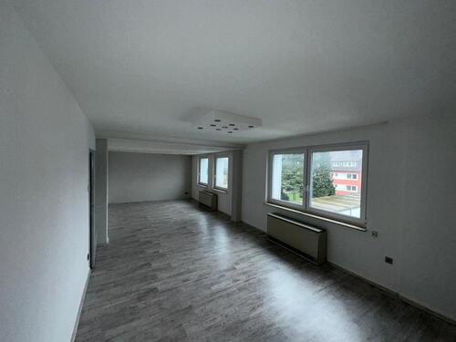 Foto - Helle 3-Zimmer-Wohnung mit ca. 98 m² – großzügiger Wohnbereich, Küche inkl.