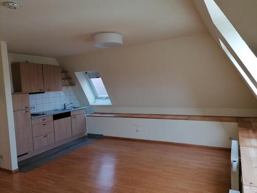 Foto - 1 Zimmer Dachgeschoßwohnung zur Miete in Stuttgart