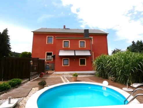 Foto - Gepflegtes Einfamilienhaus mit Garten, Pool und Garage