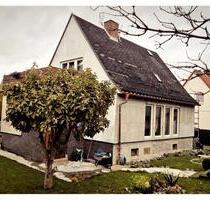 + + EINFAMILIENHAUS + WEIDENGRUND IN SCHMÖLLN + RUHIGE LAGE + +