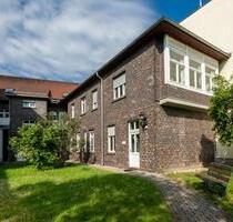 Sehr großzügige 3-Raum-Wohnung mit Balkon im Stadtzentrum von Saalfeld - Saalfeld (Saale)