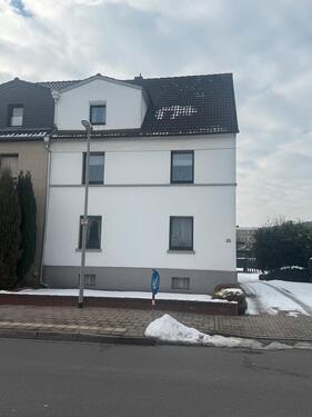 Foto - Dreifamilienhaus mit Grundstück, Nebengebäude, 2 Garagen+Carport