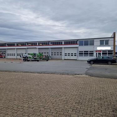 Foto - Halle mit Bürofläche im Gewerbegebiet Friedrichstädter Straße