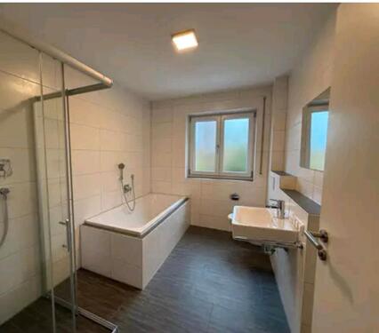 Foto - 1 MÖBLIERTES ZIMMER IN WG SAUBER & ZENTRAL