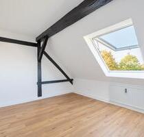 Großzügige 2-Zi DG-Wohnung, zentral gelegen mit großem Gem.Garten - Kiel