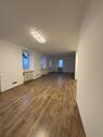 Foto - Neu renovierte 4-Zimmer Wohnung mit Küche 129 m² Zentrum WÜM