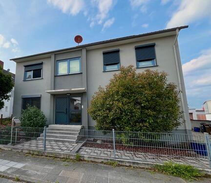 Foto - Frisch renovierte 4 Zimmer Wohnung 115m2 in Bürstadt