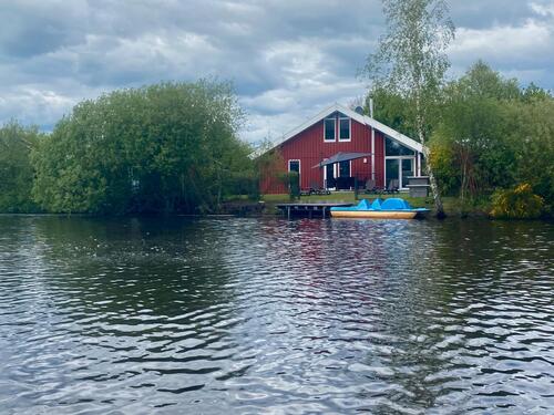 Foto - Ferienhaus am See, (1-7 Pers.) Tretboot, Sauna, Whirlpool, Kamin, Kinderspieleparadies