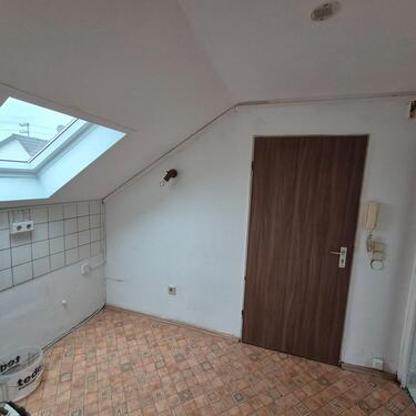 Foto - 1 Zimmer Dachgeschoßwohnung zur Miete in Ludwigshafen am Rhein