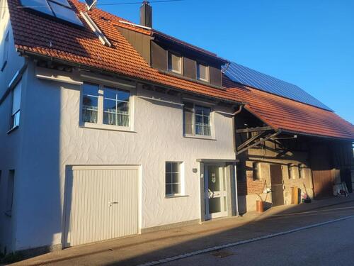 Foto - Haus mit ELW, Stall für Pferde-Tierhaltung, Weide, Garten