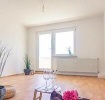 Bezugsfertige 3-Raum-Wohnung mit Balkon und offener Küche - Chemnitz Helbersdorf