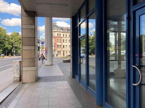 Foto - Top Lage am Verkehrsknotenpunkt! Repräsentativer moderne Ladeneinheit! Erweiterbar