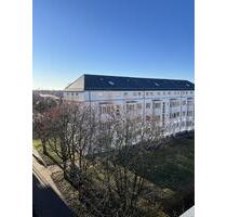 2 Rau-Wohnung mit Einbauküche, Balkon und schönem Tageslichtbad! - Chemnitz Adelsberg