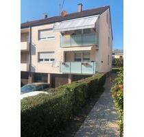Drei-Zimmer- Wohnung mit Garage und Balkon in Neuhausen - Neuhausen auf den Fildern