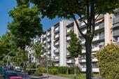Foto - Wir sanieren für Sie: 3-Zimmerwohnung mit Balkon, Aufzug und toller Aussicht!
