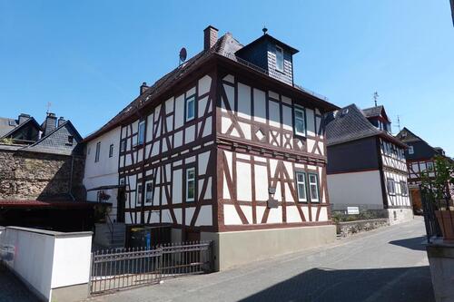 Foto - 10 Zimmer Mehrfamilienhaus, Wohnhaus zum Kaufen in Braunfels