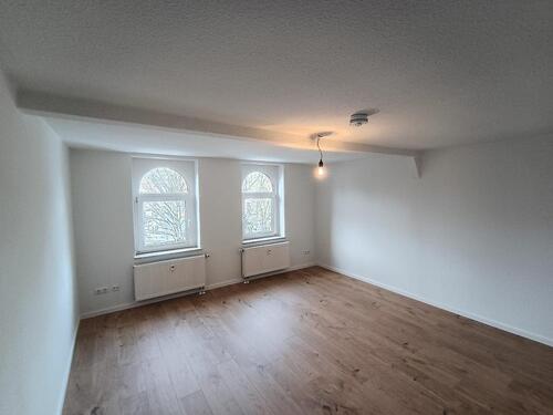 Foto - Kernsaniertes Dachgeschoss mit Spitzboden – 3 Zimmer, ca. 74 m²