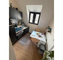 2-Zimmer Dachgeschosswohnung mit Einbauküche in Oberhausen Mitte