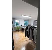 Großes Zimmer in 3er WG - 820,00 EUR Kaltmiete, ca.  22,00 m² in München (PLZ: 80809) Am Riesenfeld