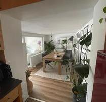 Sanierte 3,5-Zimmer-Wohnung mit Loggia, Terrassennutzung in der Bonner Kirschblütenstraße