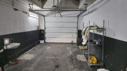 Foto - Garage für KFZ Werkstatt etc. - Hebebühne