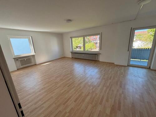 Foto - Freie, großzügige, helle 4-Zi-Whg., m. großem Balkon, super Lage!