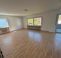 Freie, großzügige, helle 4-Zi-Whg., m. großem Balkon, super Lage! - Feucht