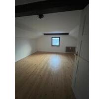 4-Zimmer-Wohnung auf zwei Ebenen mit Einbauküche & eigenem Garten - Passau Maierhof