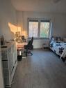 Foto - Helles Zimmer in WG – Wohnung mit 2 Zimmern und Wohnzimmer