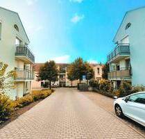 Frischsanierte 2-Raumwohnung mit Dachterrasse und Tiefgaragen-Stellplatz in beliebtem Wohnviertel - Weinböhla